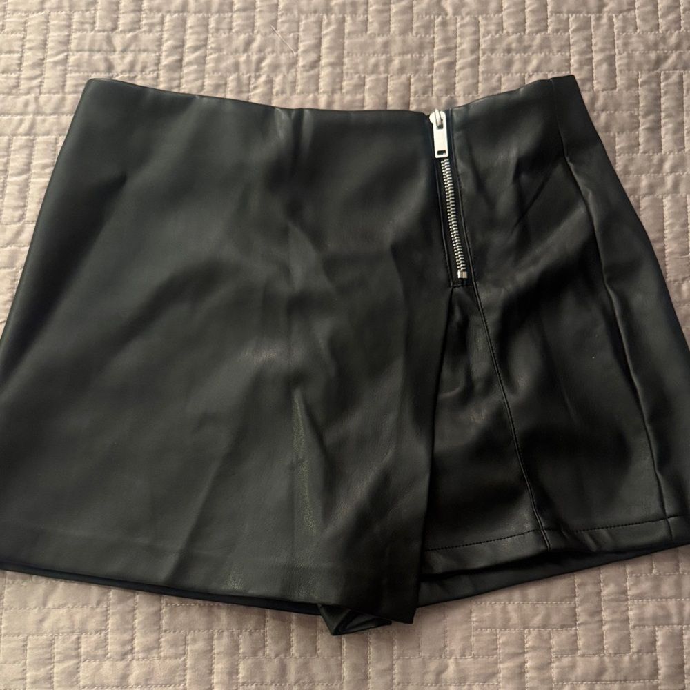 Forever 21 Black Faux Leather Skort with Silver Zip